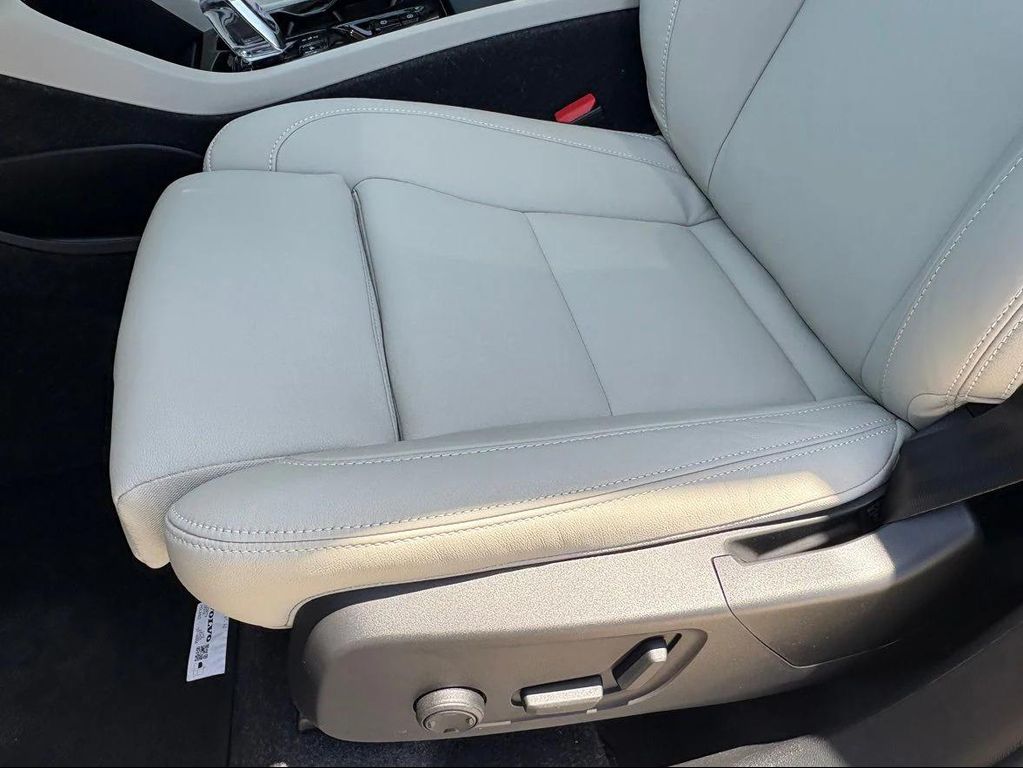 صورة مصغرة 17 لـ 2026 Volvo XC40 B4 PLUS