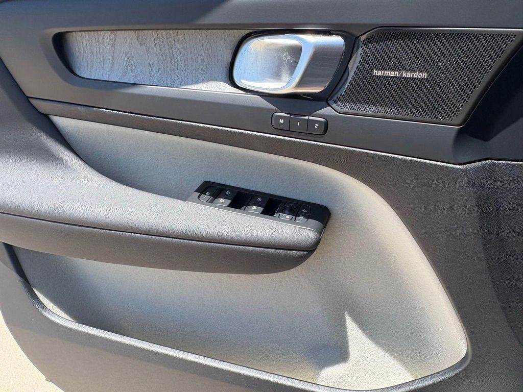 صورة مصغرة 14 لـ 2026 Volvo XC40 B4 PLUS