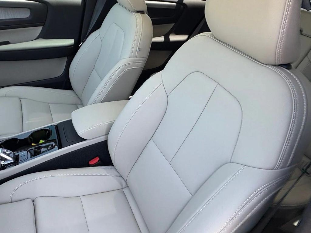 صورة مصغرة 16 لـ 2026 Volvo XC40 B4 PLUS