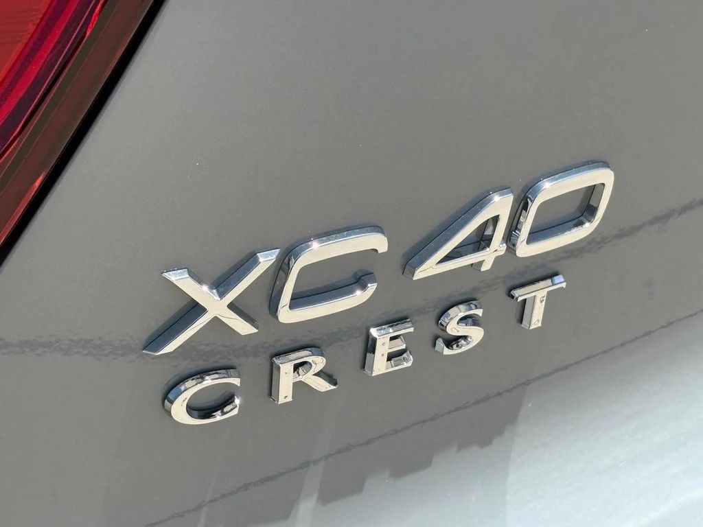 2026 Volvo XC40 B4 PLUS photo 5