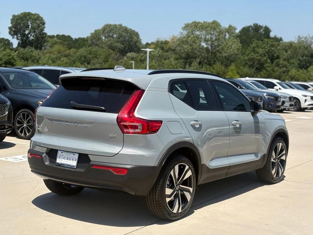 2026 Volvo XC40 B4 PLUS photo 3