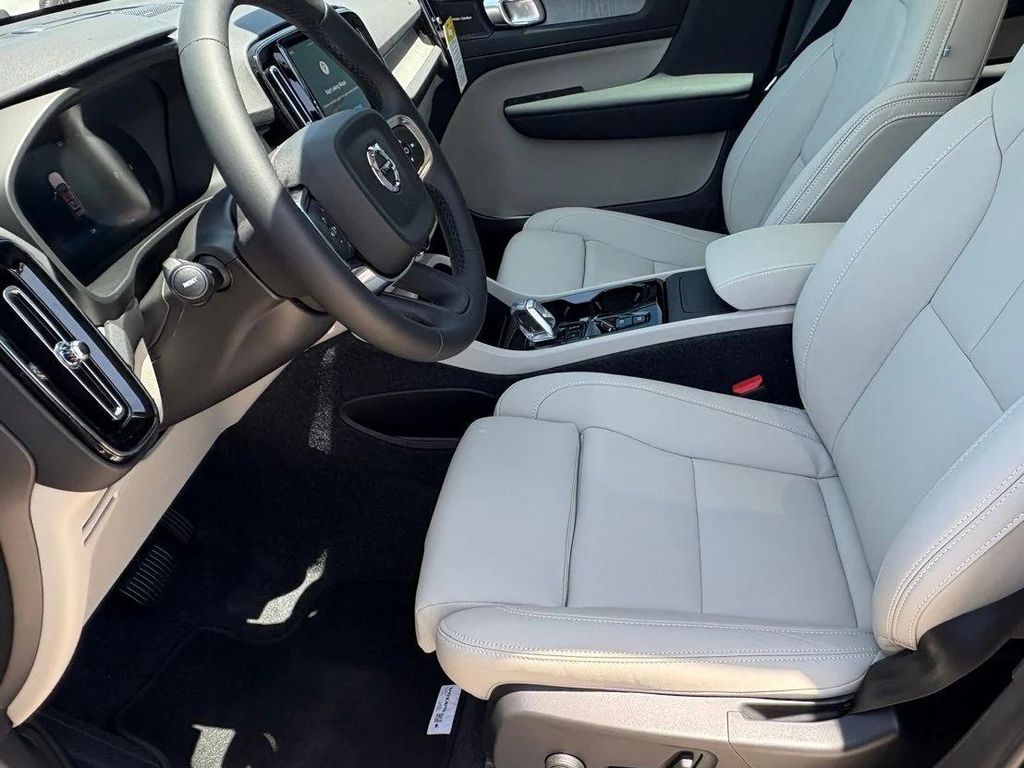 صورة مصغرة 15 لـ 2026 Volvo XC40 B4 PLUS