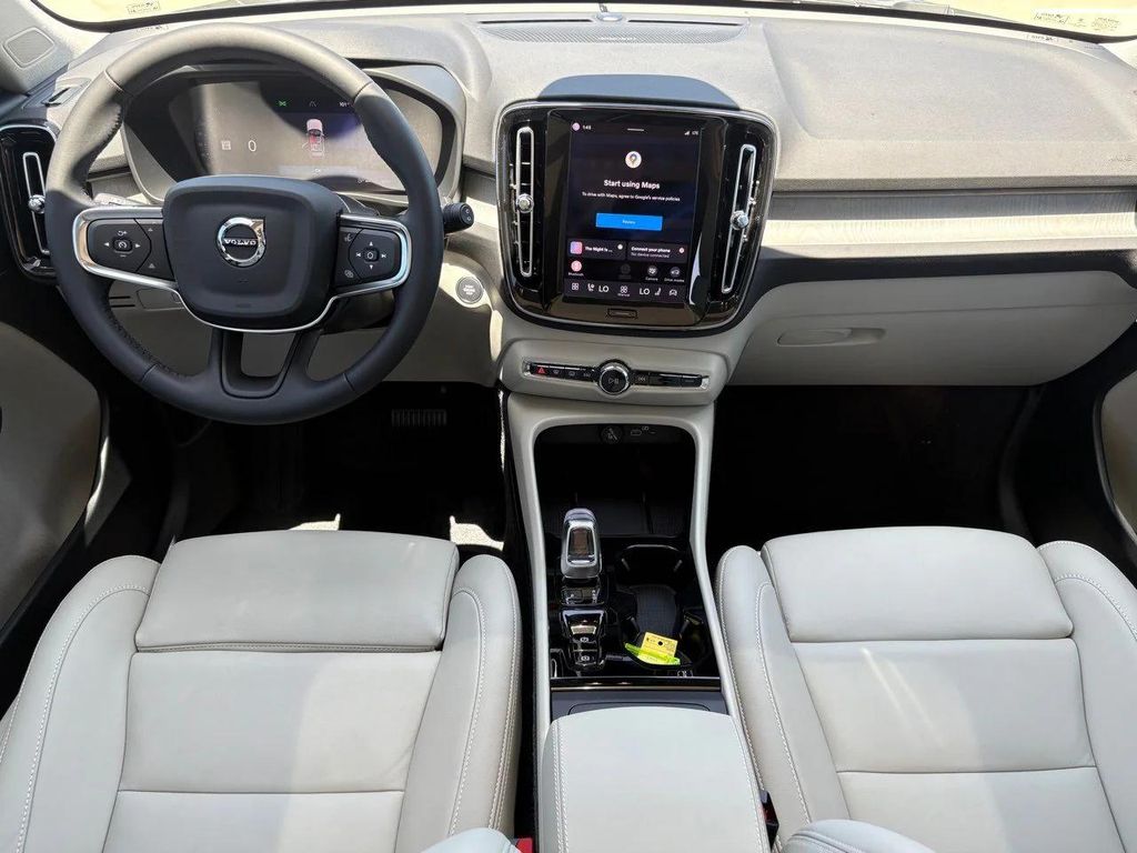 2026 Volvo XC40 B4 PLUS photo 8