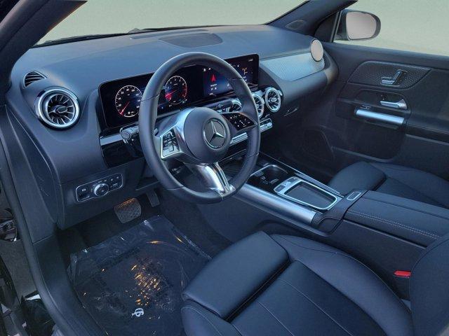 MERCEDES-BENZ GLA - 10