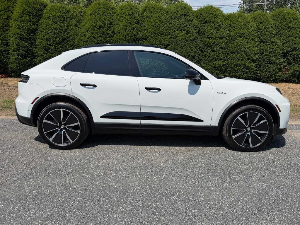 صورة مصغرة 8 لـ 2025 Porsche MACAN 4