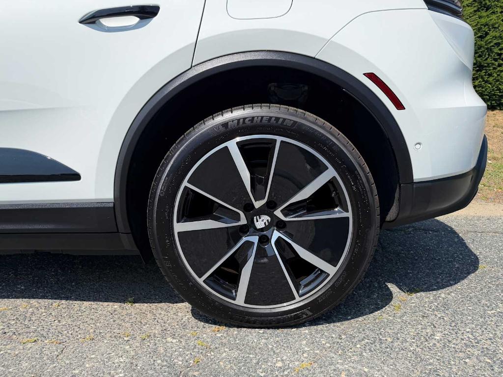 صورة مصغرة 14 لـ 2025 Porsche MACAN 4