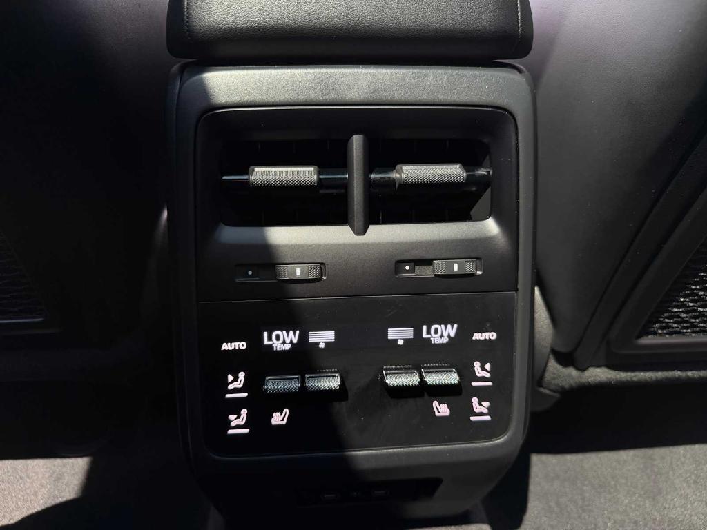 صورة مصغرة 30 لـ 2025 Porsche MACAN 4