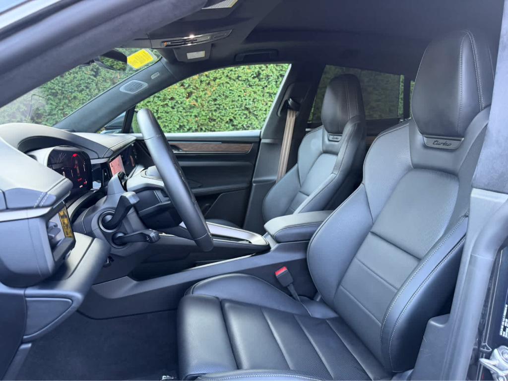 صورة 15 لـ 2026 Porsche MACAN TURBO