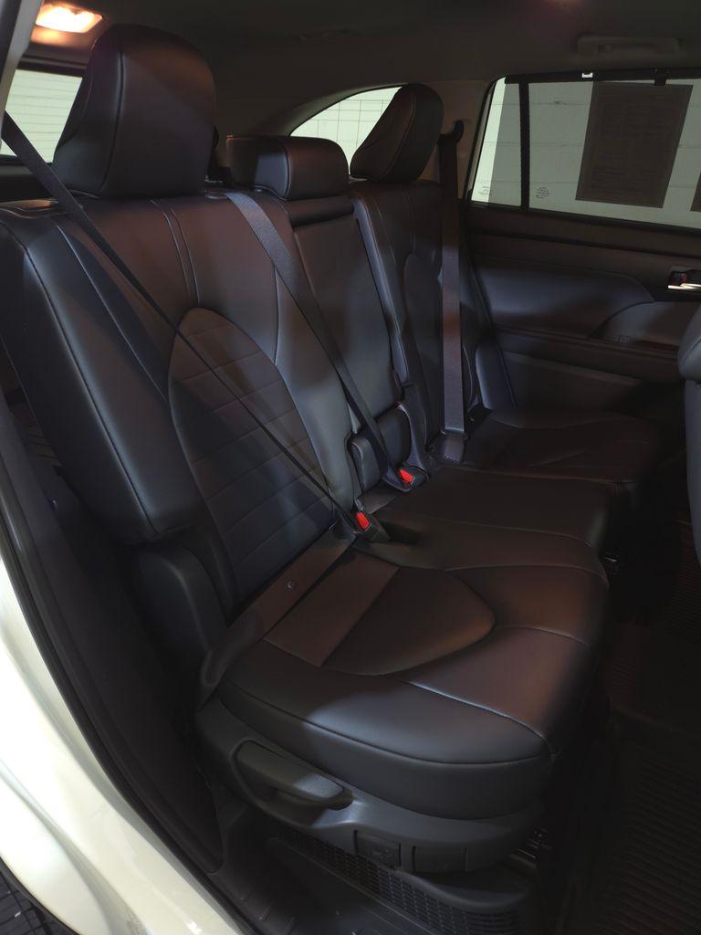 TOYOTA HIGHLANDER - 10