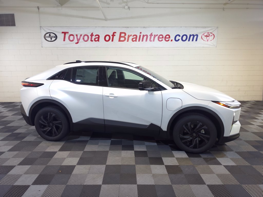New 2026 Toyota C-HR SE