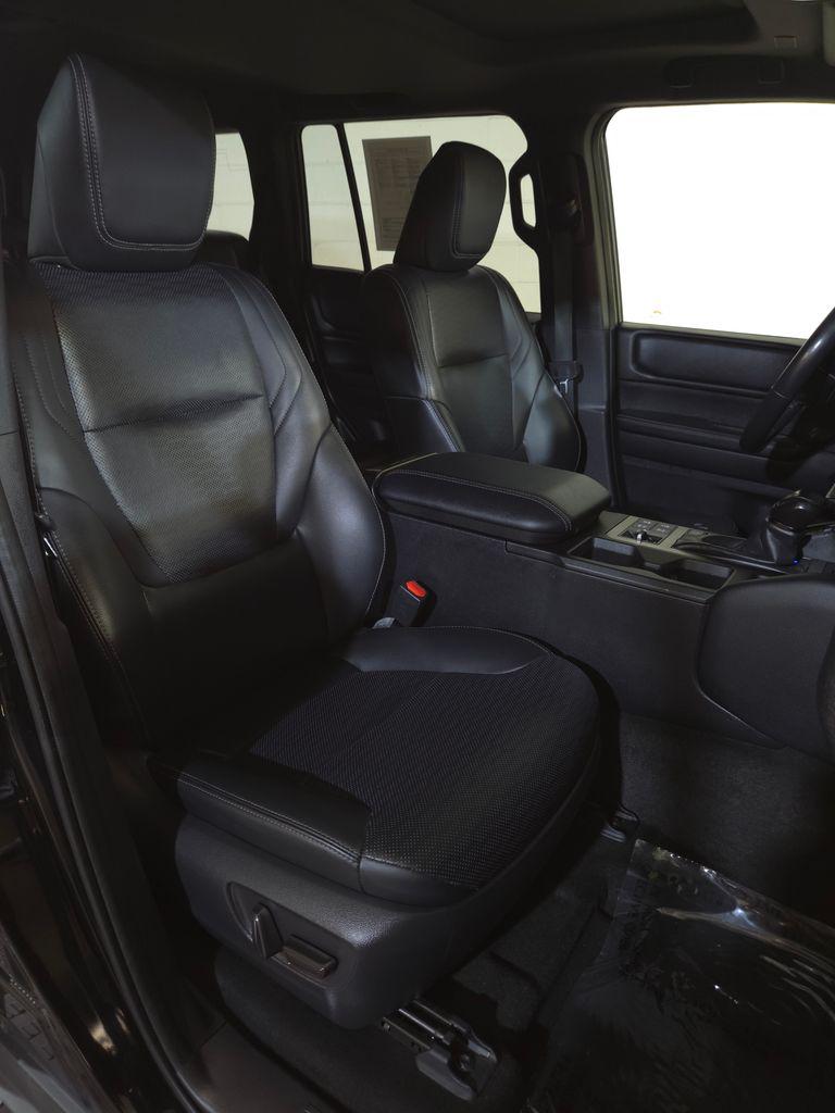 TOYOTA LAND CRUISER - 6