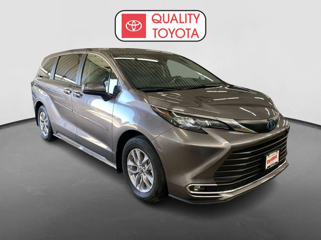 TOYOTA SIENNA - 2