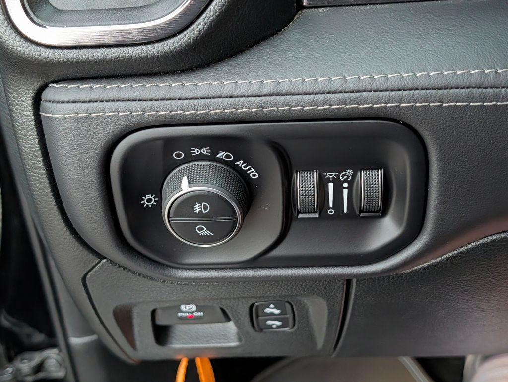 2023 RAM 1500 LIMITED — миниатюра 24