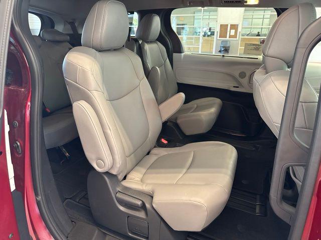 2026 Toyota SIENNA XLE — миниатюра 17