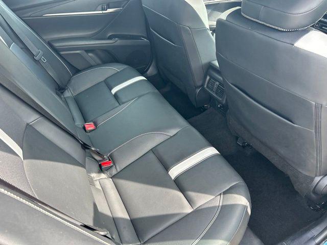 2025 Toyota CAMRY SE 缩略图 15