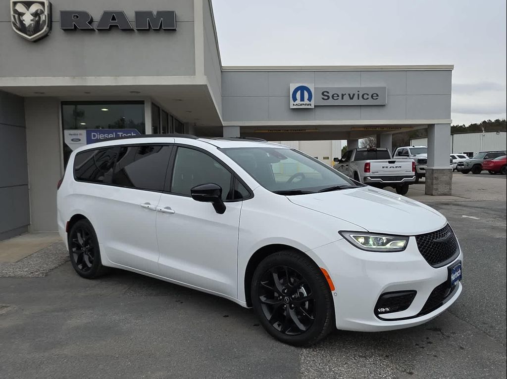 New 2026 Chrysler Pacifica Limited