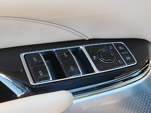 2026 Cadillac LYRIQ SIGNATURE SPORT 缩略图 12