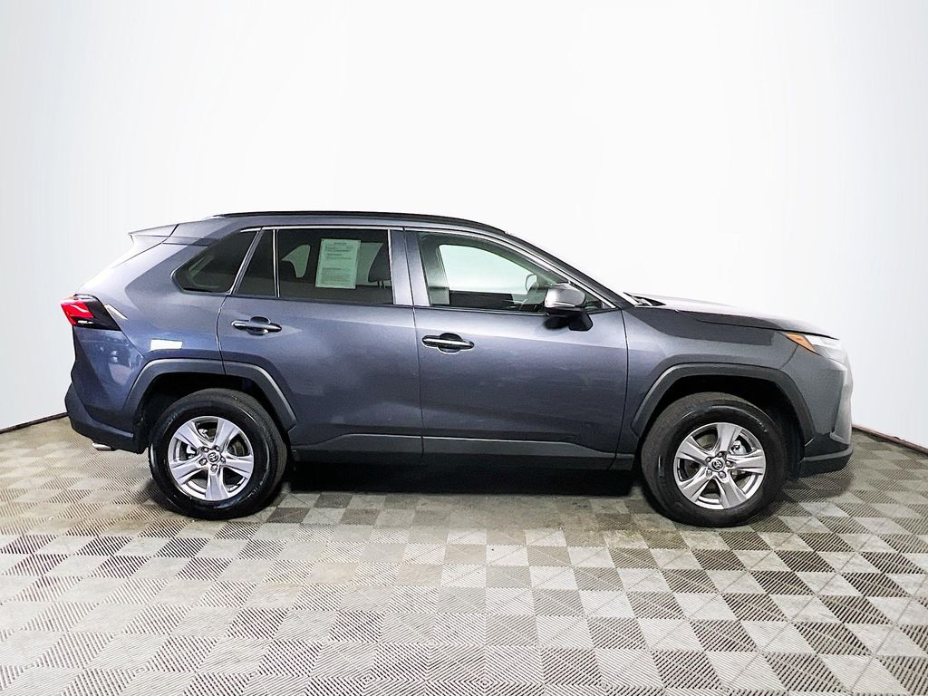 صورة 8 لـ 2025 Toyota RAV4 XLE