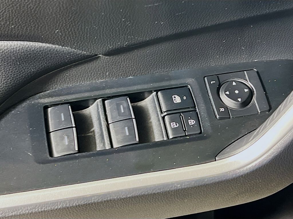 صورة مصغرة 16 لـ 2025 Toyota RAV4 XLE