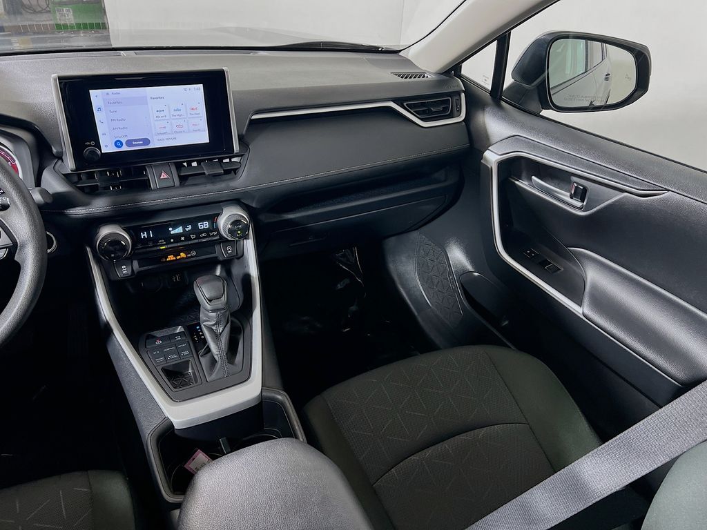 صورة مصغرة 20 لـ 2025 Toyota RAV4 XLE