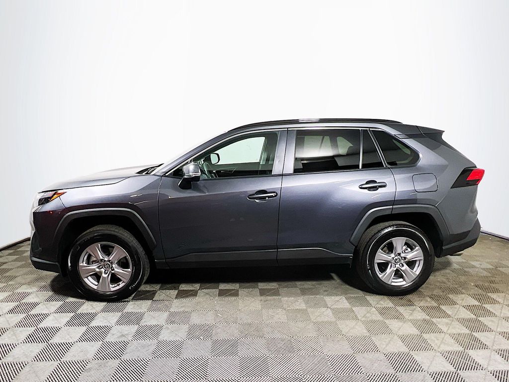 صورة 4 لـ 2025 Toyota RAV4 XLE