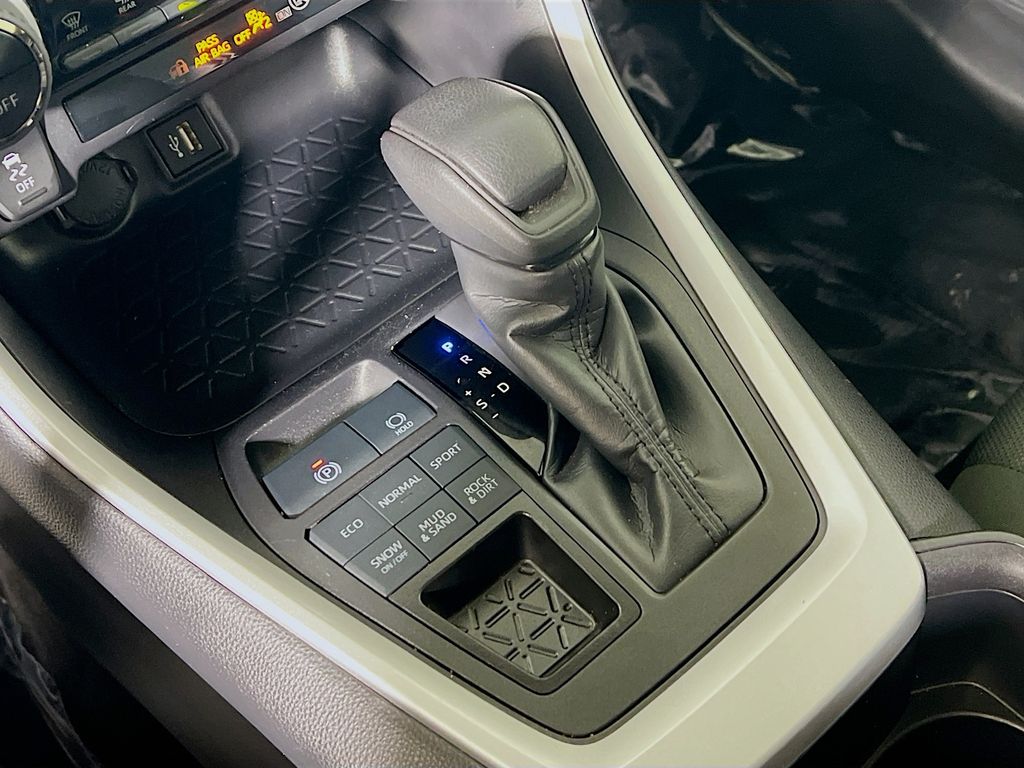 صورة مصغرة 15 لـ 2025 Toyota RAV4 XLE