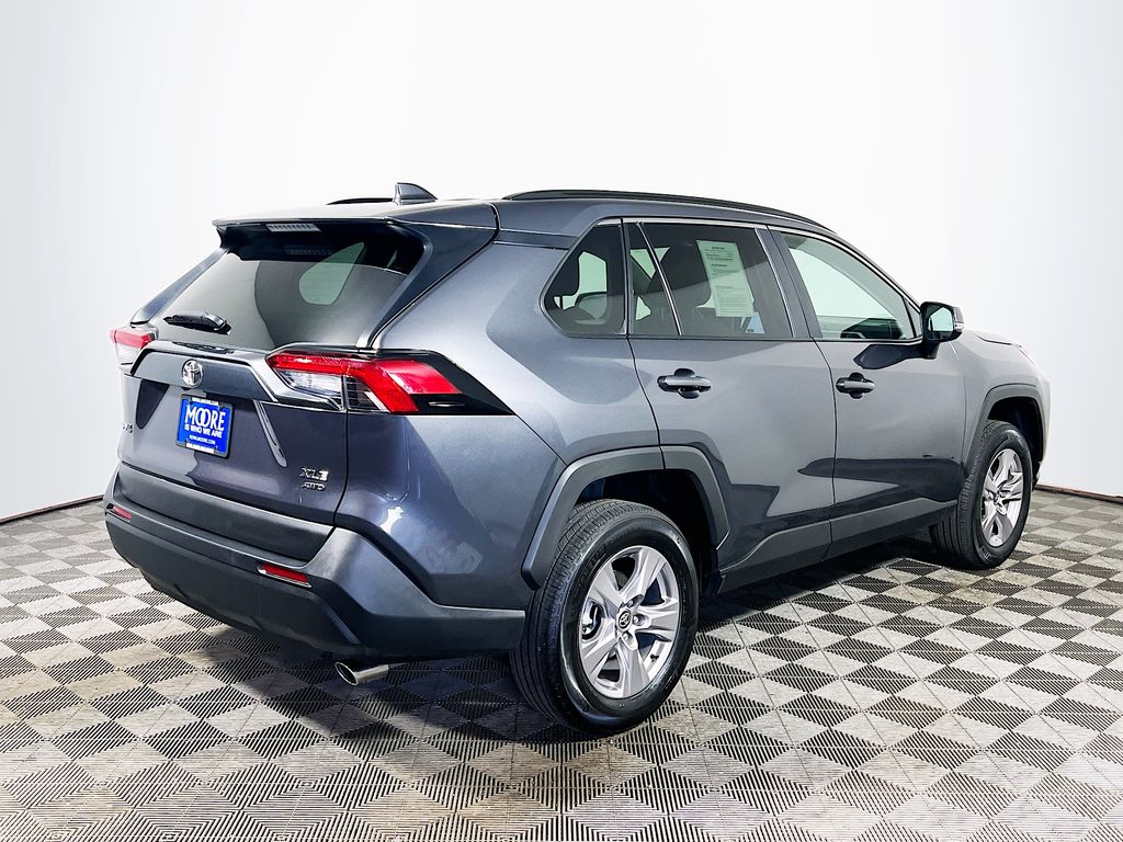صورة 7 لـ 2025 Toyota RAV4 XLE