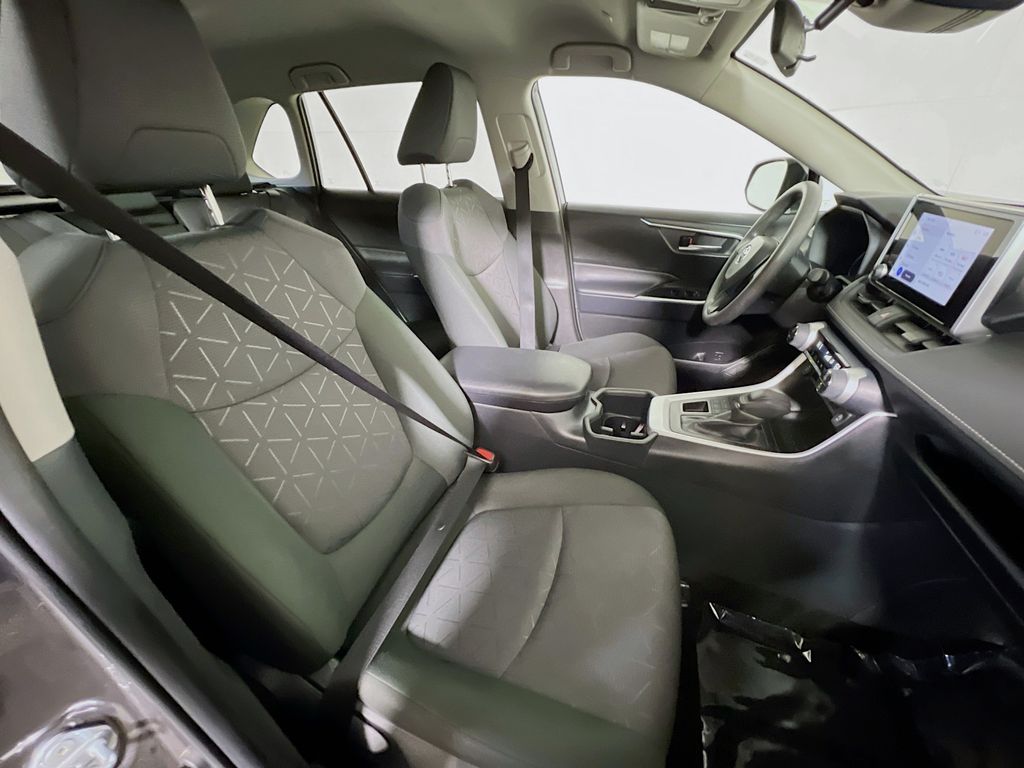 صورة مصغرة 24 لـ 2025 Toyota RAV4 XLE