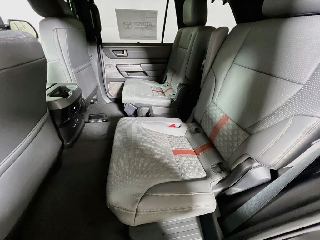 صورة مصغرة 19 لـ 2026 Toyota SEQUOIA CAPSTONE