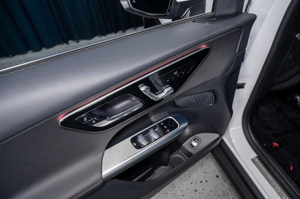 MERCEDES-BENZ GLC - 10