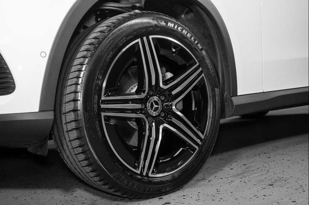 MERCEDES-BENZ GLC - 9