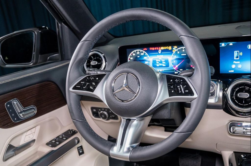 2026 Mercedes-BENZ GLB — миниатюра 15