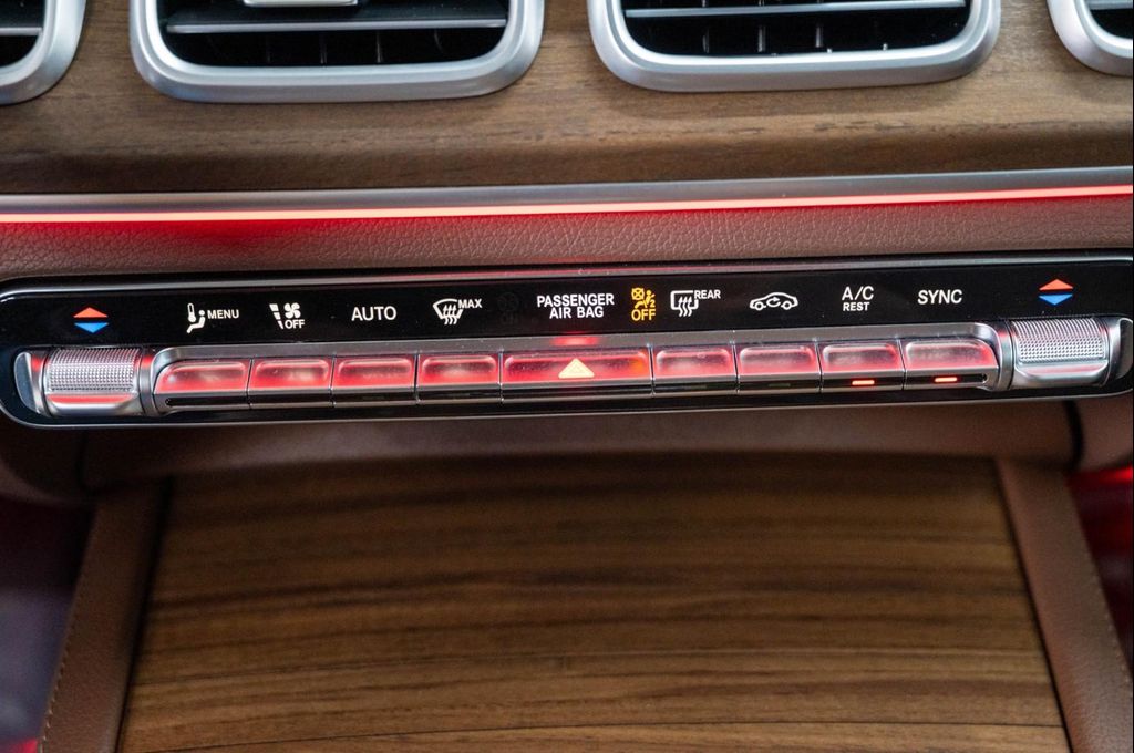 2026 Mercedes-BENZ GLS — миниатюра 34