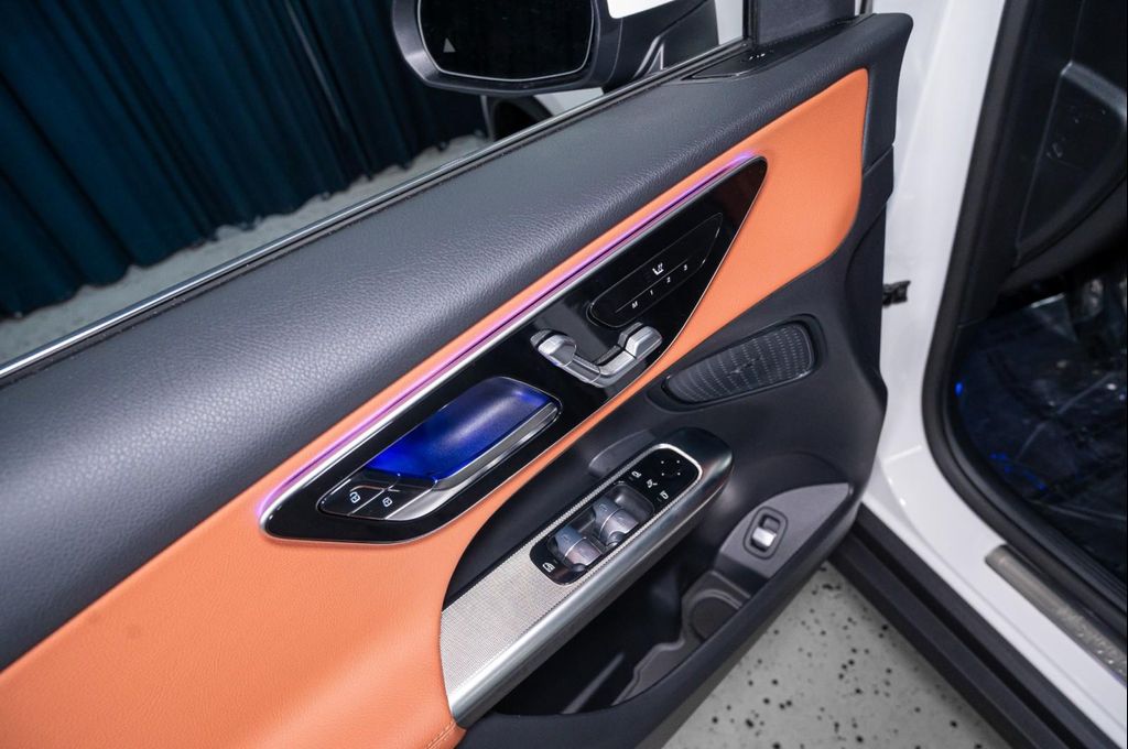 MERCEDES-BENZ GLC - 10