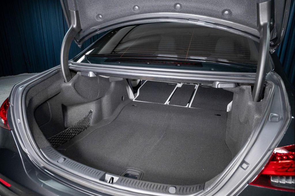 MERCEDES-BENZ E-CLASS - 7