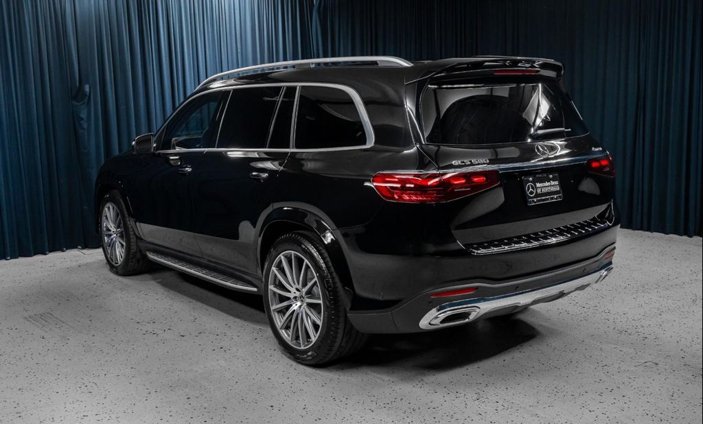 MERCEDES-BENZ GLS - 10