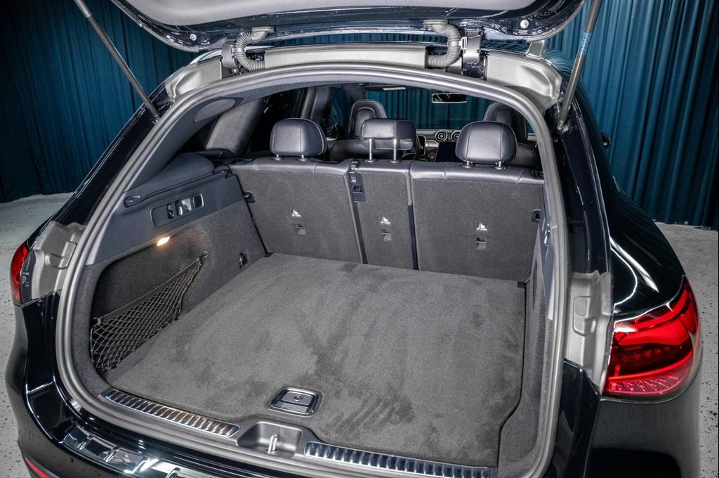 MERCEDES-BENZ GLC - 7