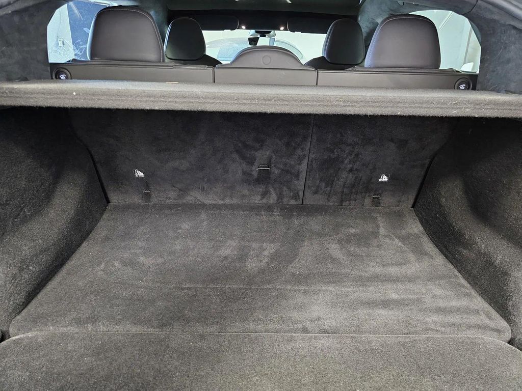 TESLA MODEL S PLAID - 10