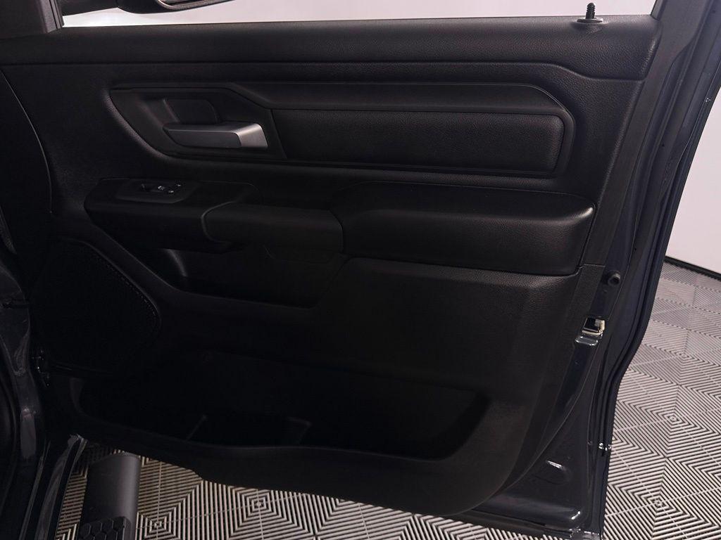 صورة مصغرة 29 لـ 2025 RAM 1500 TRADESMAN
