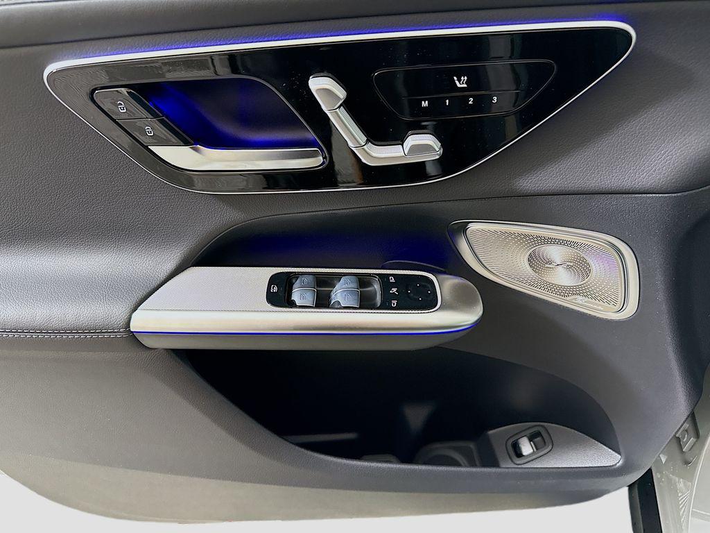 2026 Mercedes-BENZ GLC — миниатюра 18