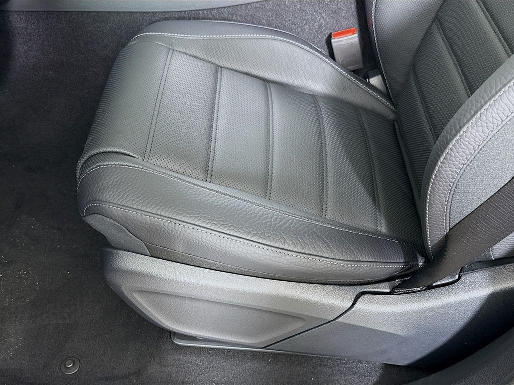 2026 Mercedes-BENZ GLS — миниатюра 20