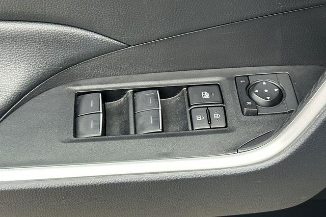 2025 Toyota RAV4 XLE — миниатюра 14