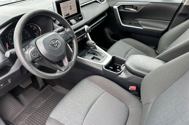 2025 Toyota RAV4 XLE — миниатюра 12