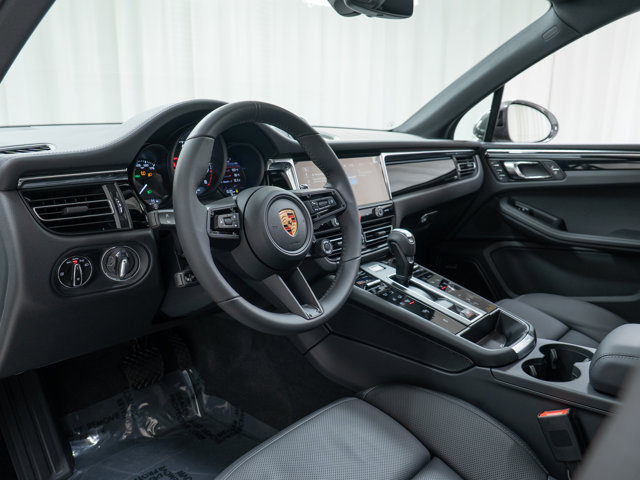 2026 Porsche MACAN T — миниатюра 16