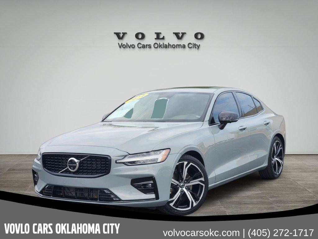 2024 Volvo S60 B5 Plus Dark Theme