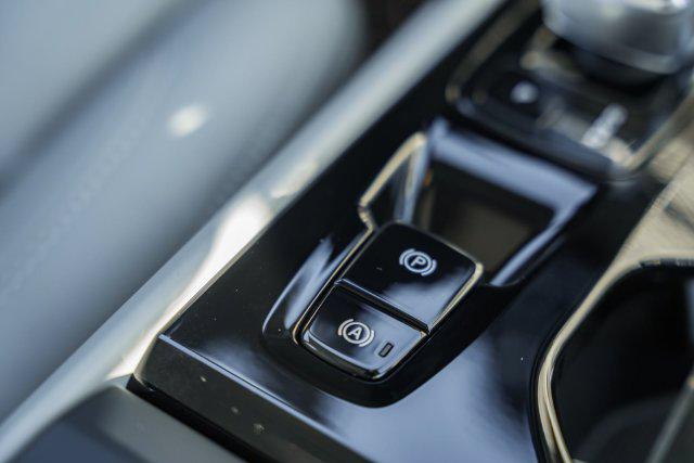 صورة مصغرة 27 لـ 2026 Volvo XC40 ULTRA, B5 AWD GAS (MILD HYBRID), DARK
