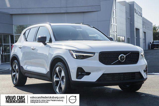 New 2026 Volvo XC40 Plus, B5 AWD Gas (mild hybrid), Dark