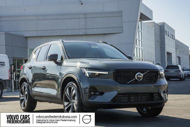 New 2026 Volvo XC40 Ultra, B5 AWD Gas (mild hybrid), Dark