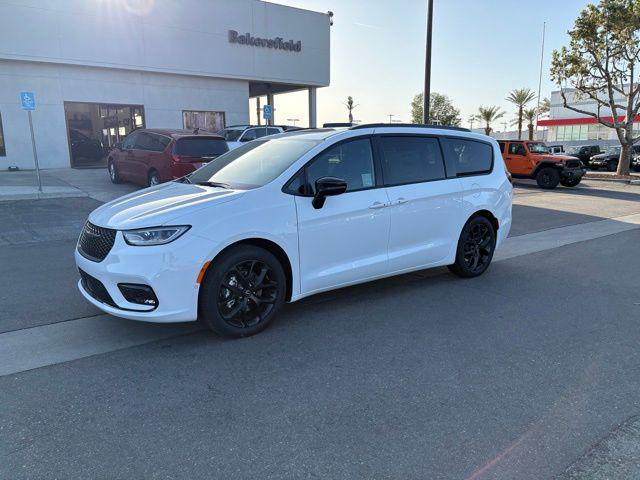 New 2026 Chrysler Pacifica Limited