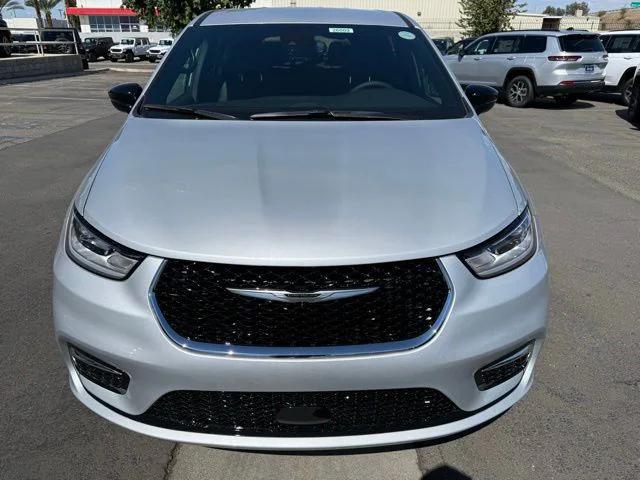 New 2026 Chrysler Pacifica L
